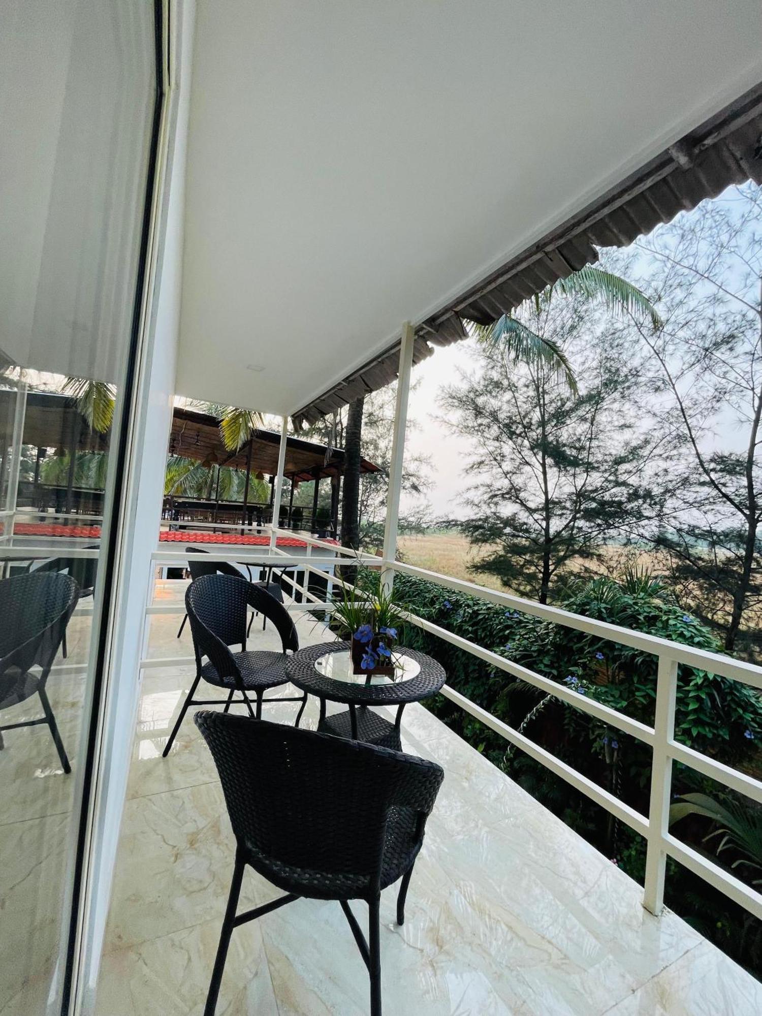 Arabian Sea Beach Resort Morjim Exterior foto